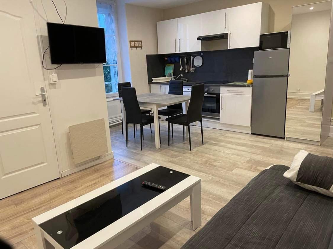 Appart Meuble 45M2 Calme Et Lumineux Au Continental Vittel Bagian luar foto